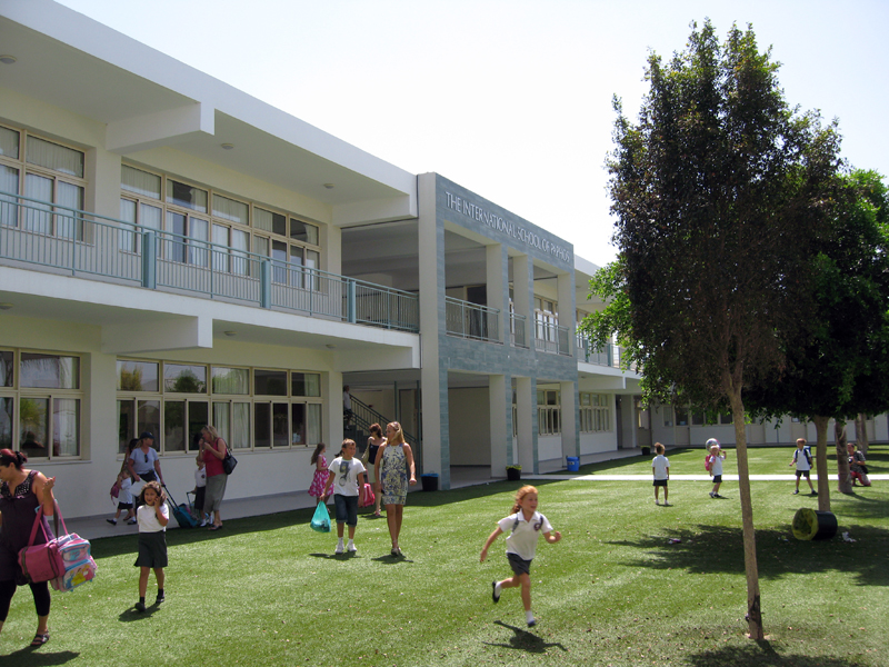 Школьный двор в International School of Paphos