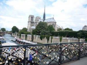 Мост влюбленных в Париже