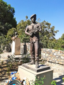 Памятник герою войны 1974