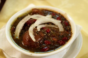 Мясное рагу – «хориш» в персидском ресторане Ilia