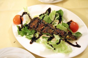 Овощное «ку-ку» из шпината и яиц в персидском ресторане Ilia