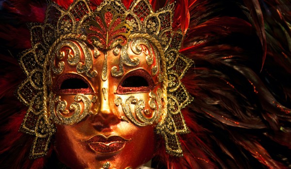Выставка карнавальных масок