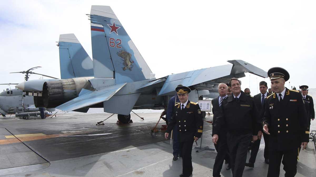Президент Кипра на борту авианосца "Адмирал Кузнецов"