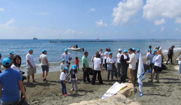 30 кипрских пляжей были очищены