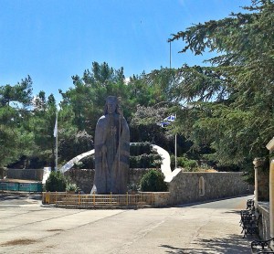 Памятник архиепископу Макариосу