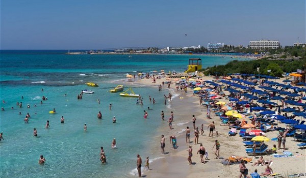 Англичане на Кипре: число туристов увеличится