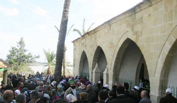 Паломники с оккупированной территории посетили мечеть Хала Султан Текке