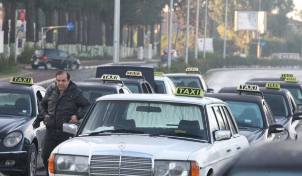 Таксисты на Кипре провели забастовку